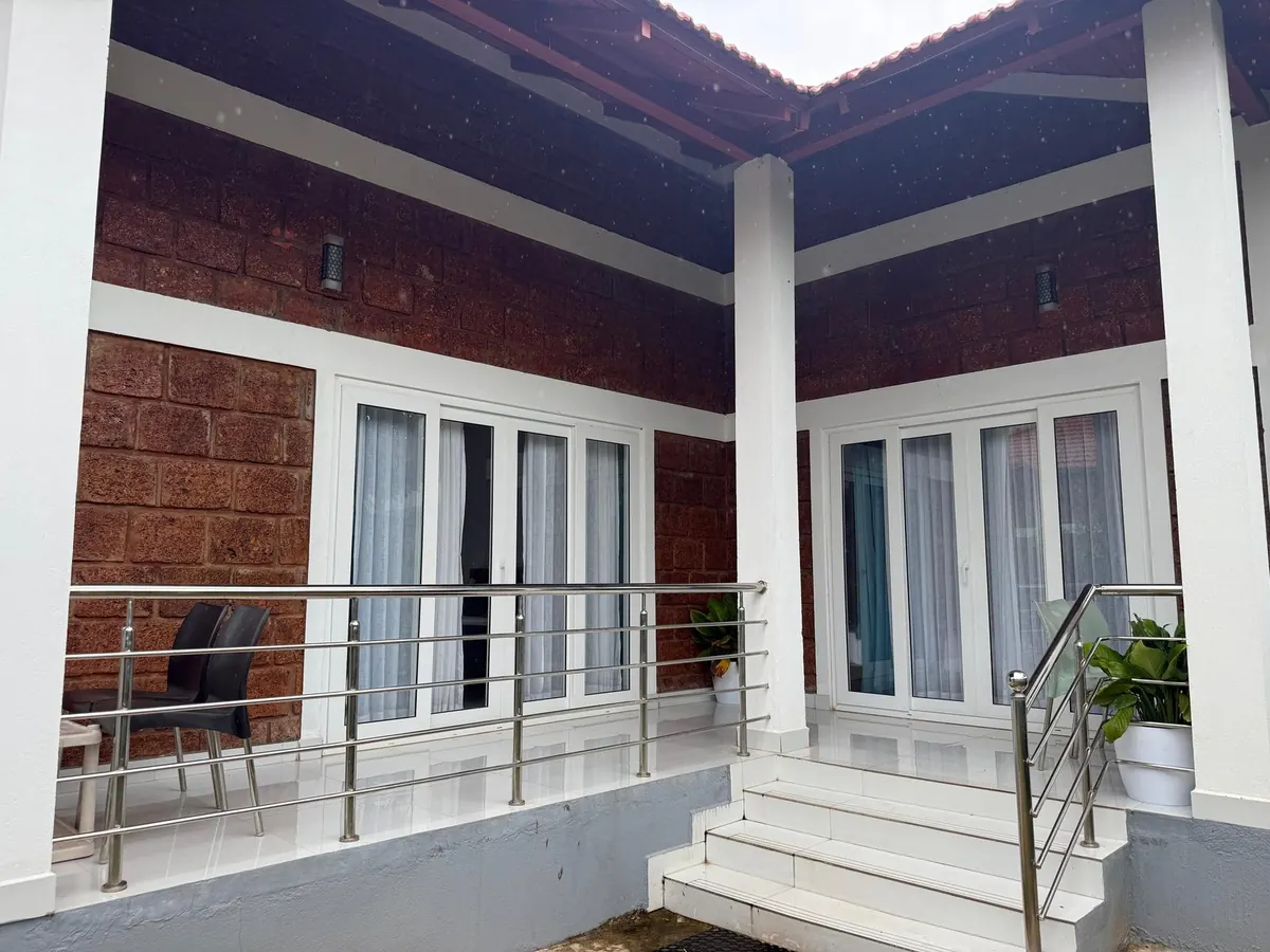 The private sit-out veranda running along a cottage