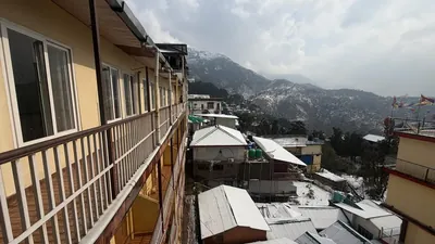 The Dhauladhar range seen from the hotel balcony